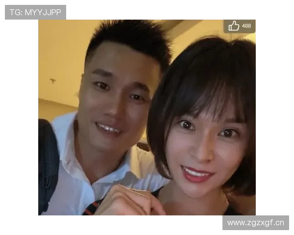 刷到吕小军晒早餐，桌上一摞发票比我一个月工资还厚，笑死