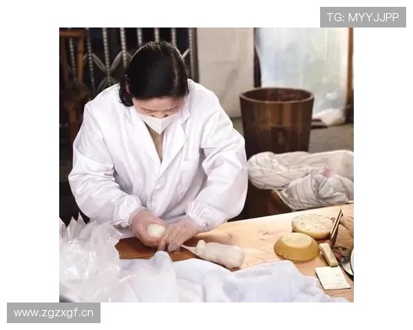 听说季丽萍家里连早餐都是私人厨师，普通食堂都没她家豪华？