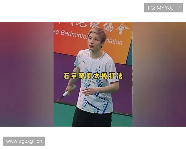 石宇奇训练完直接拎包去秀场，这反差谁懂啊